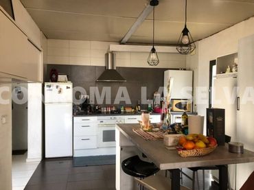 Casa amb jardí en venda a Montbarbat