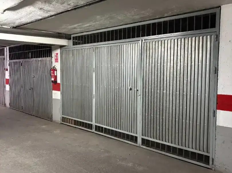 Aparcament de Pis en venda en  Granada Capital amb Aire condicionat