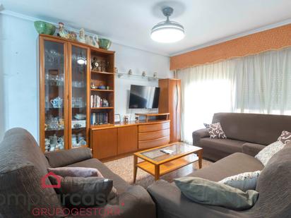 Living room of Flat for sale in Torrent  with Air Conditioner, Oven and Balcony