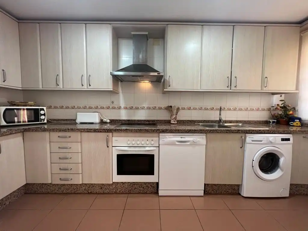 Cocina de Apartamento de alquiler en Rota con Jardín privado, Terraza y Amueblado