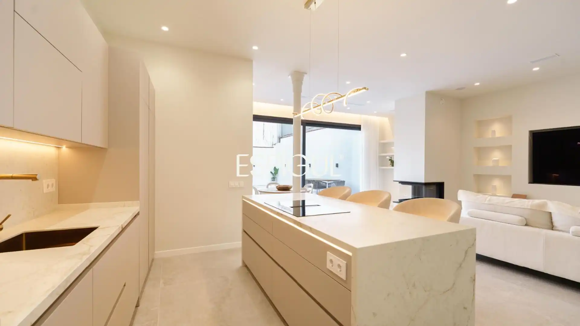 Cuina de Casa adosada en venda en Calella amb Aire condicionat, Calefacció i Parquet