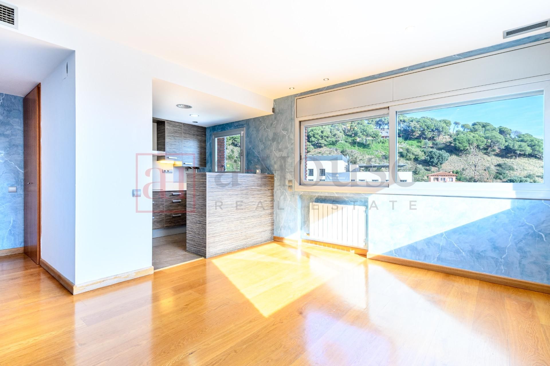 Vista exterior de Pis en venda en  Barcelona Capital amb Calefacció i Balcó