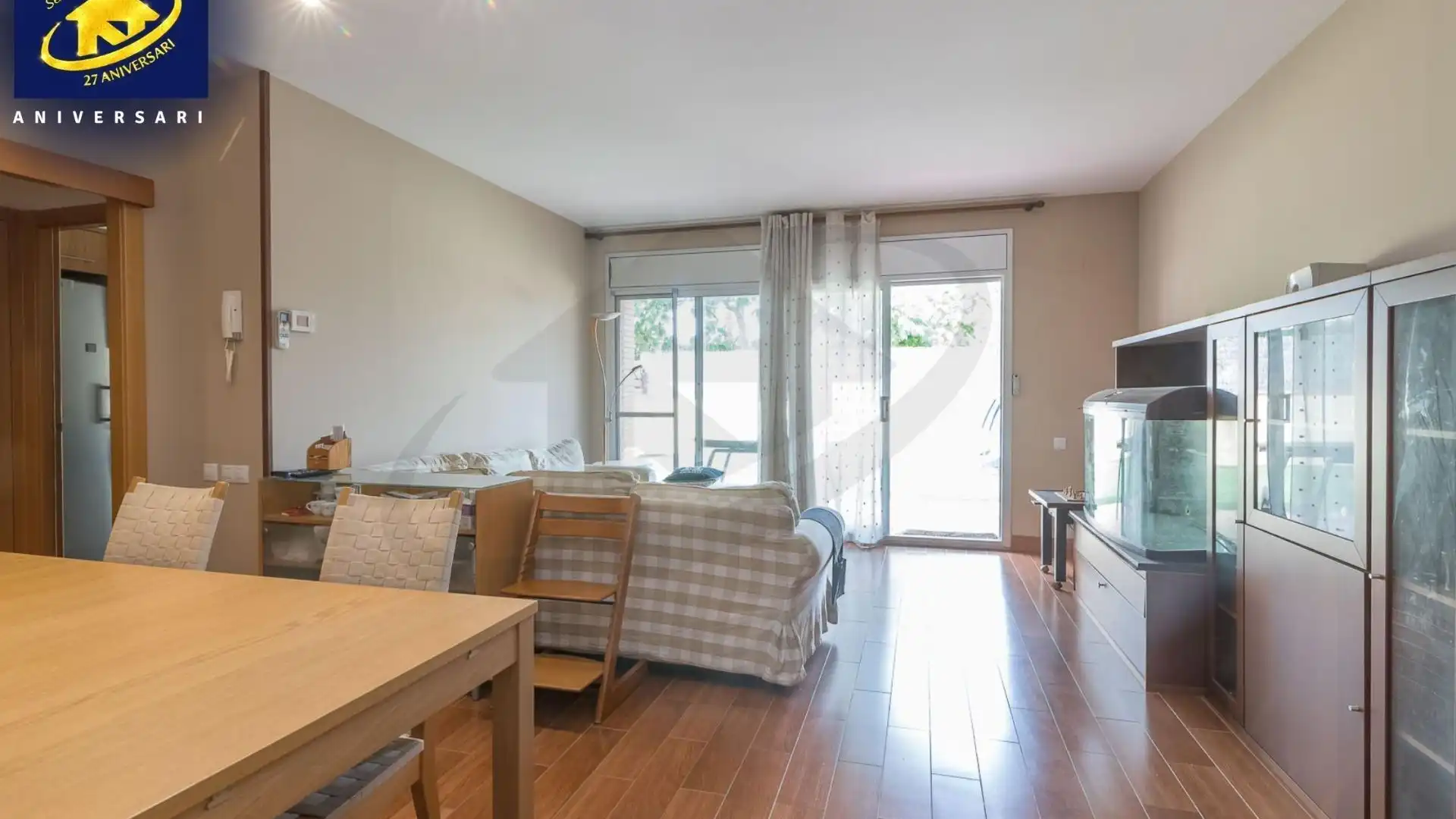 Sala d'estar de Casa o xalet en venda en Castellar del Vallès amb Calefacció, Jardí privat i Terrassa