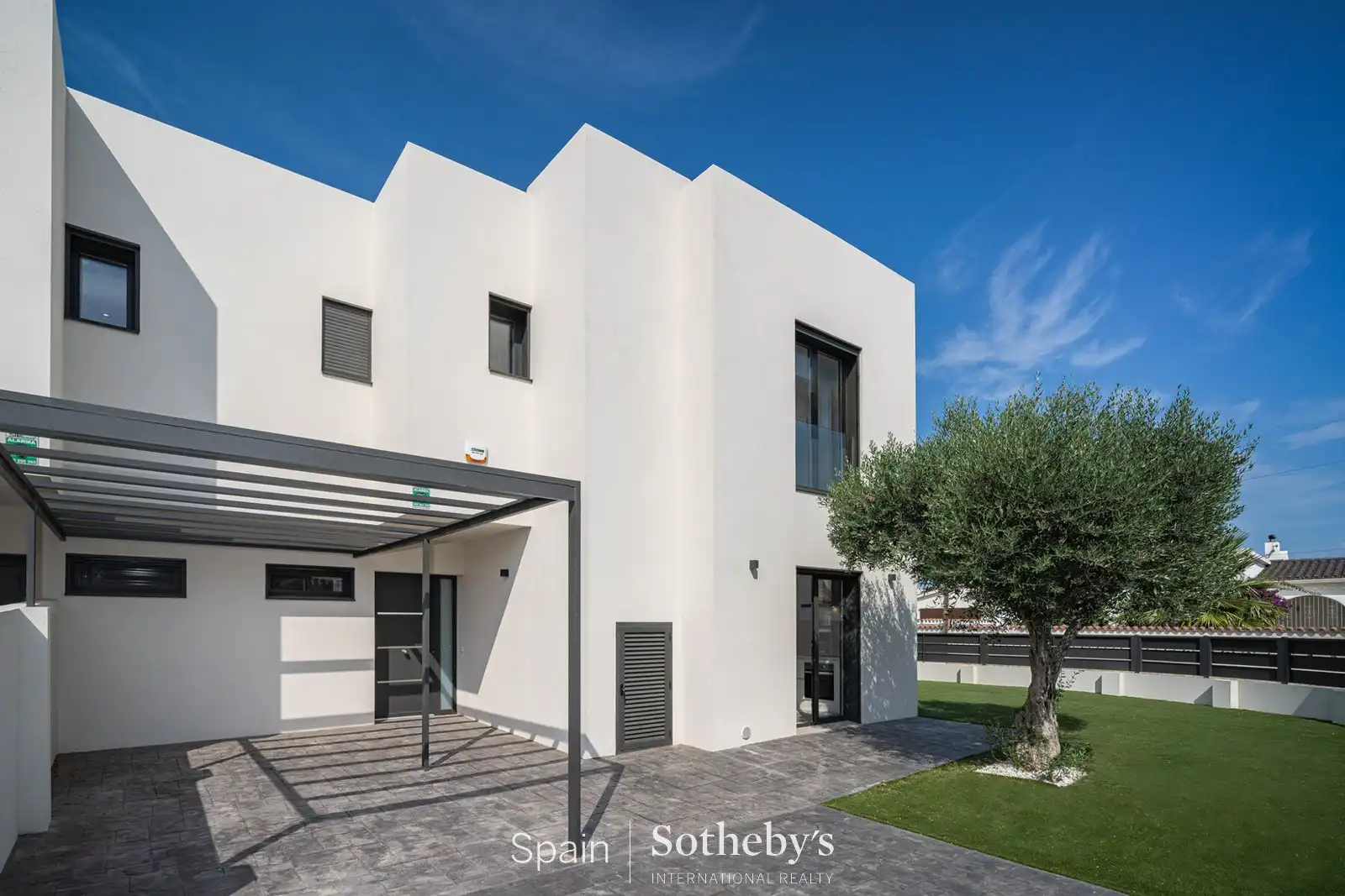 Casa pareada con piscina en venta en Carrer Requesens, imagen 4