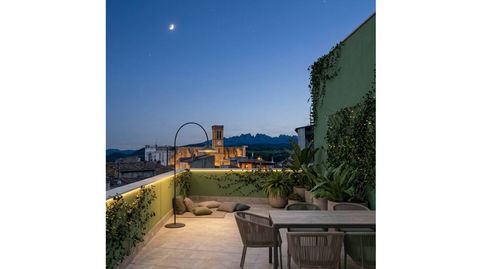Photo 3 of Flat for sale in Calle Carme, Barri Antic, Manresa