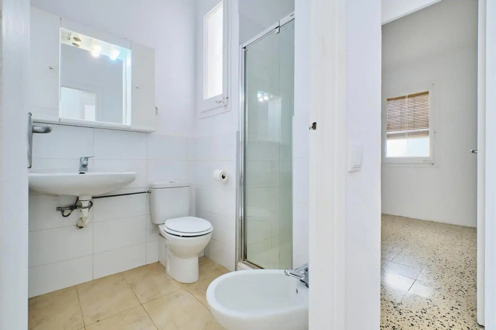 Bathroom of Flat for sale in Barcelona  with Air Conditioner, Washing machine and Microwave