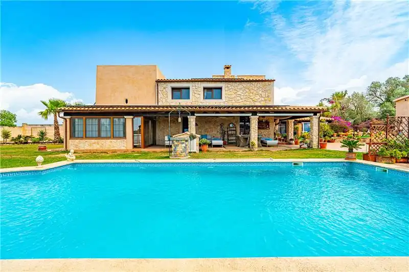 Swimming pool of Country homes for sale in  Palma de Mallorca  with Air Conditioner, Heating and Private garden