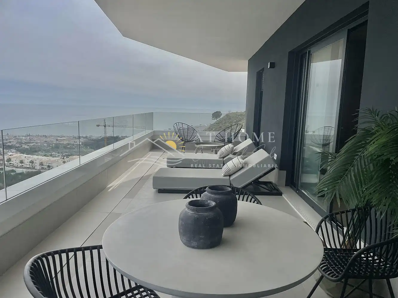 Terrasse von Wohnungen zum Verkauf in Rincón de la Victoria mit Terrasse, Schwimmbad und Ofen