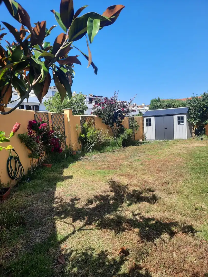 Casa adosada de alquiler en La Línea de la Concepción con Jardín privado, Amueblado y Piscina comunitaria