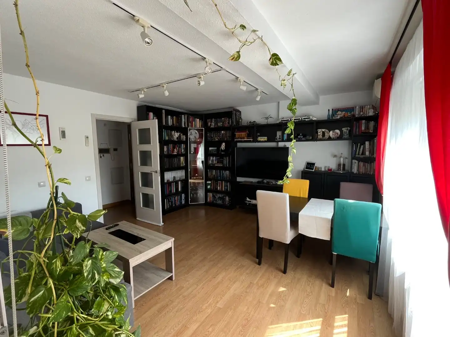 Sala d'estar de Pis en venda en  Madrid Capital amb Aire condicionat i Terrassa