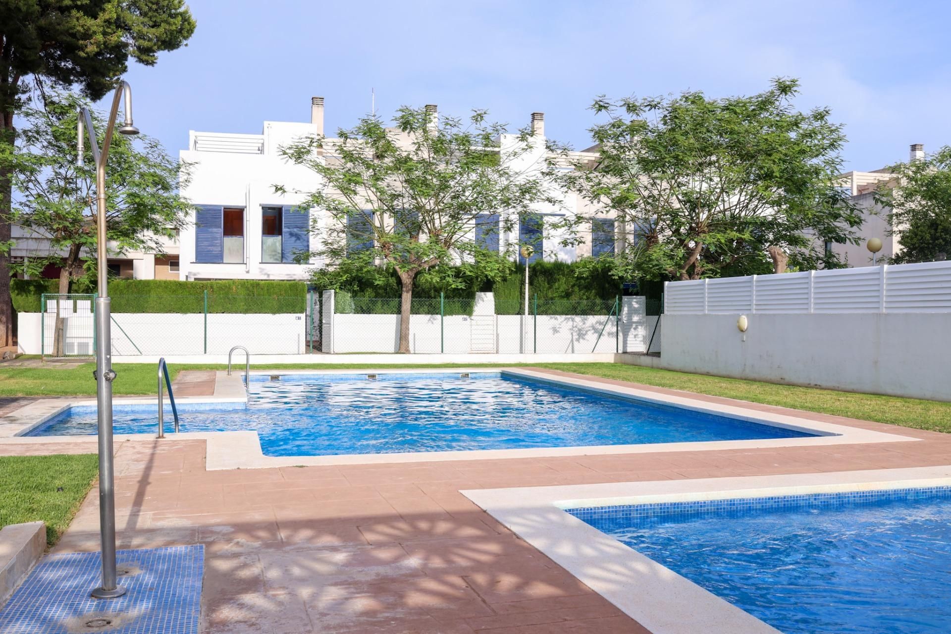 Piscina de Casa adosada en venda en Oropesa del Mar / Orpesa amb Aire condicionat, Jardí privat i Terrassa