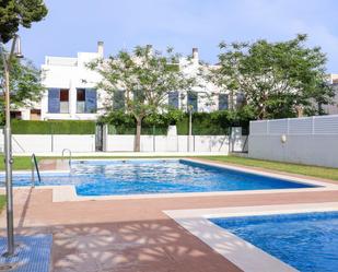 Piscina de Casa adosada en venda en Oropesa del Mar / Orpesa amb Aire condicionat, Jardí privat i Terrassa