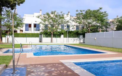 Swimming pool of Single-family semi-detached for sale in Oropesa del Mar / Orpesa  with Air Conditioner, Private garden and Terrace