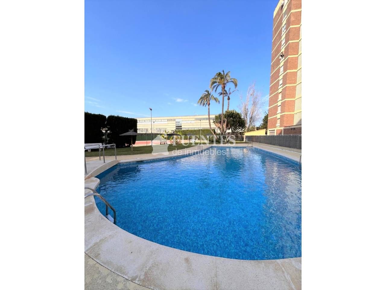 Piscina de Pis en venda en Alicante / Alacant amb Aire condicionat, Calefacció i Moblat