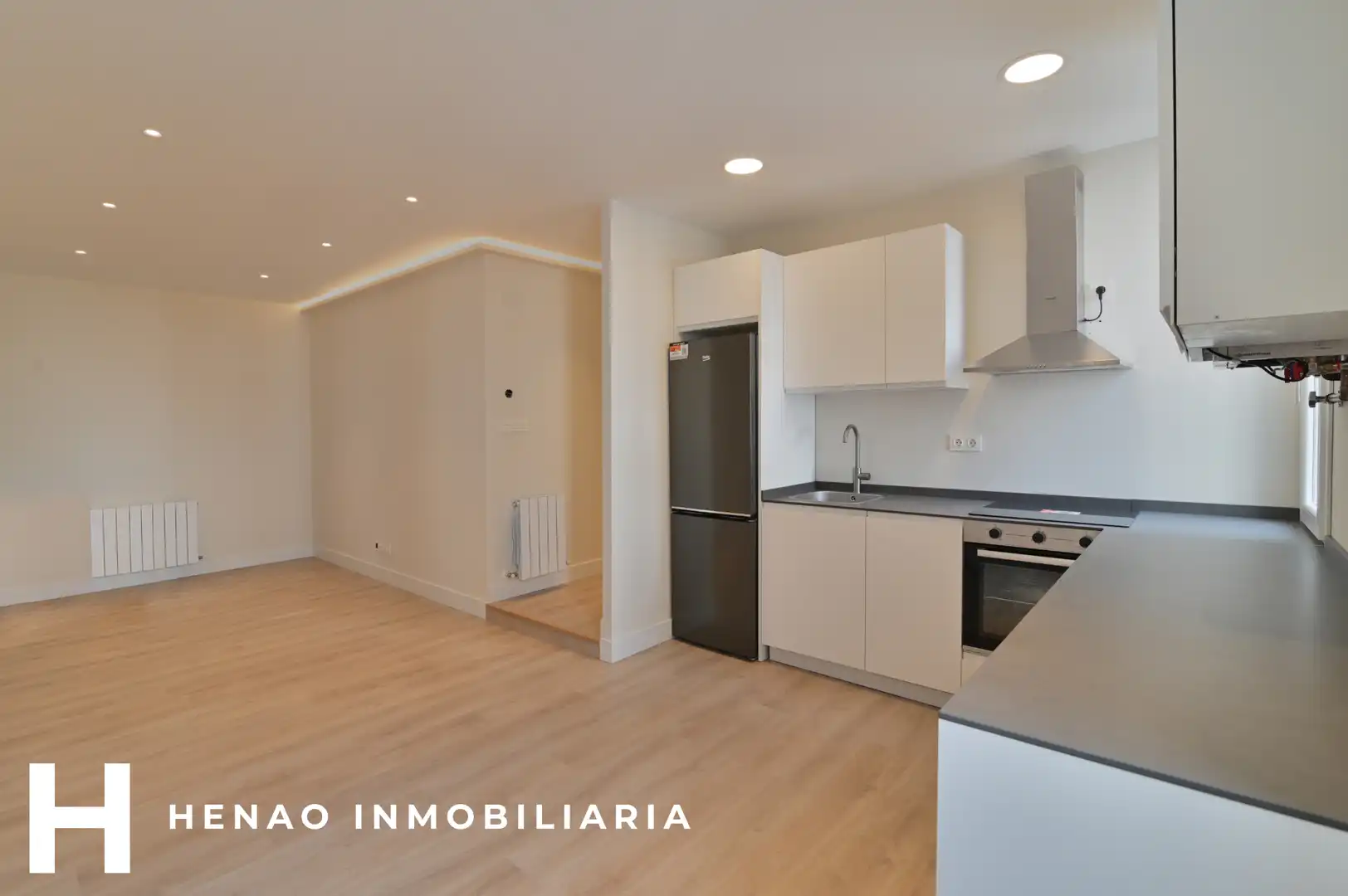 Cuina de Pis en venda en Bilbao  amb Calefacció, Parquet i Forn