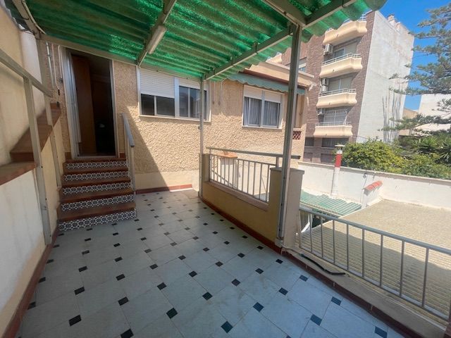 Terraza de Casa adosada en venta en Alicante / Alacant con Terraza, Amueblado y Balcón