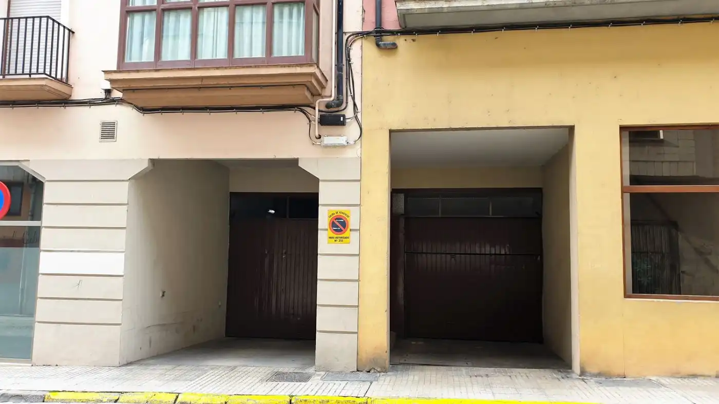Parking of Flat for sale in Jaca  with Heating, Parquet flooring and Terrace