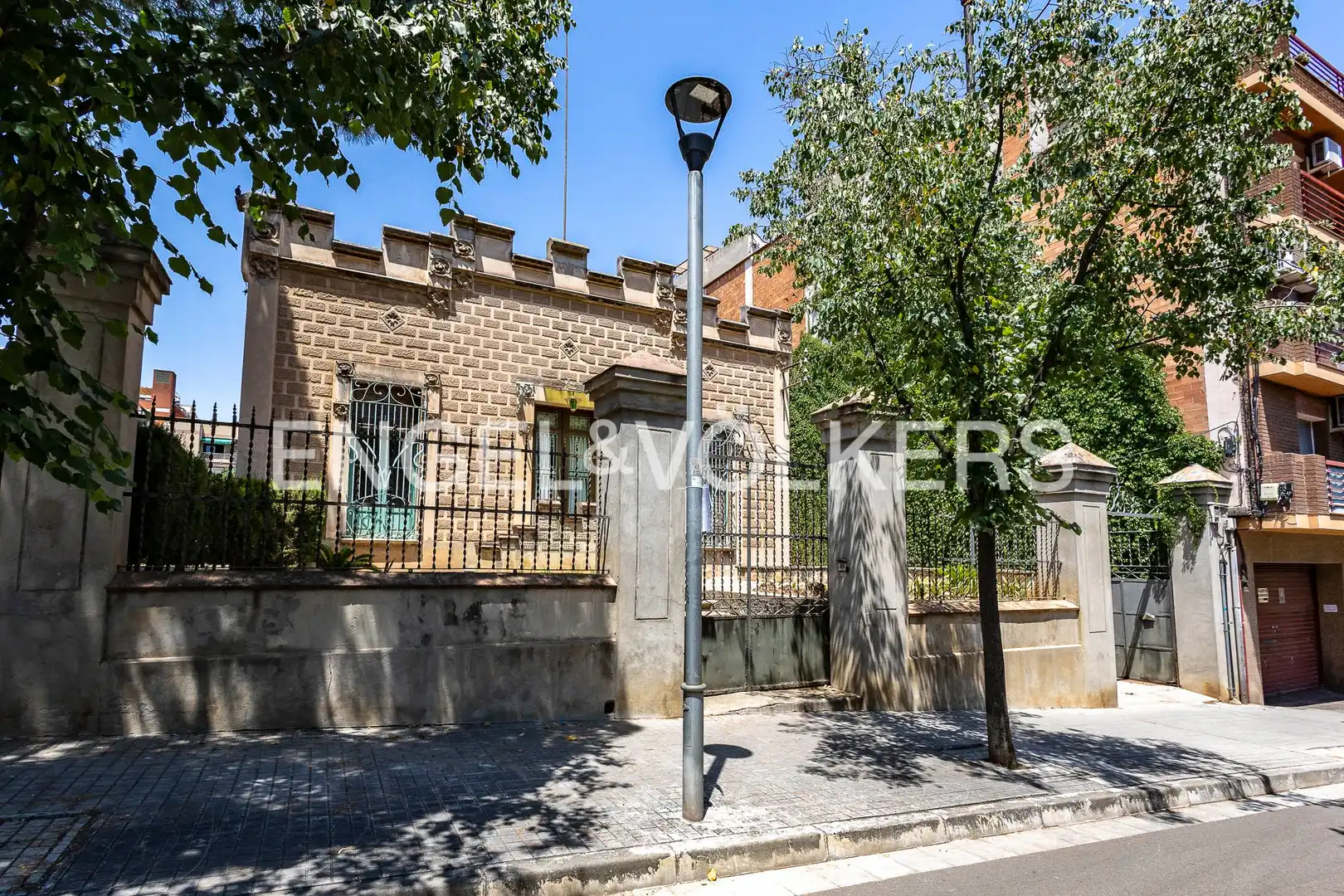 Vista exterior de Casa o chalet en venta en Sant Boi de Llobregat con Aire acondicionado, Calefacción y Jardín privado