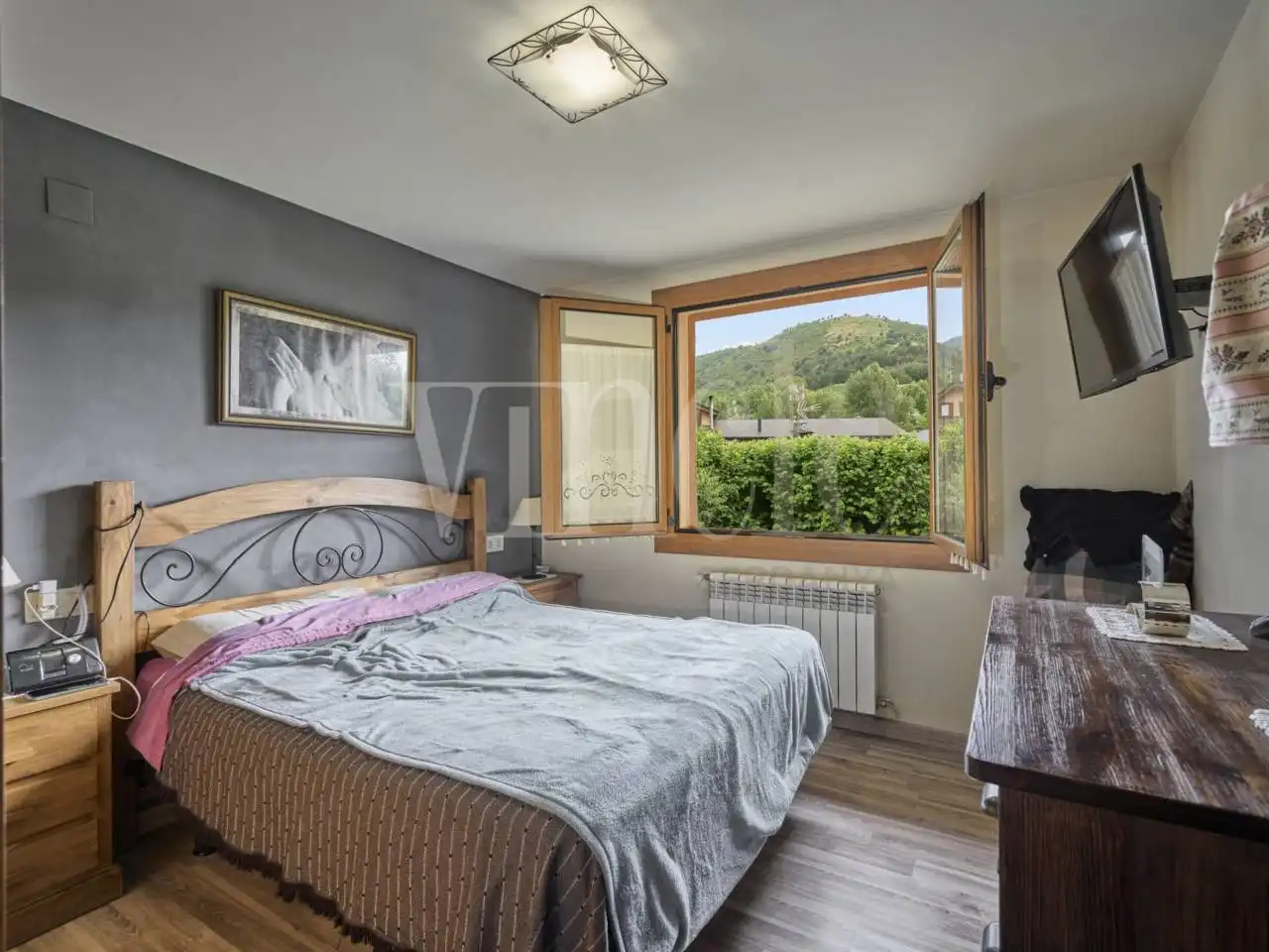 Dormitori de Casa o xalet en venda en Fontanals de Cerdanya amb Calefacció, Jardí privat i Parquet