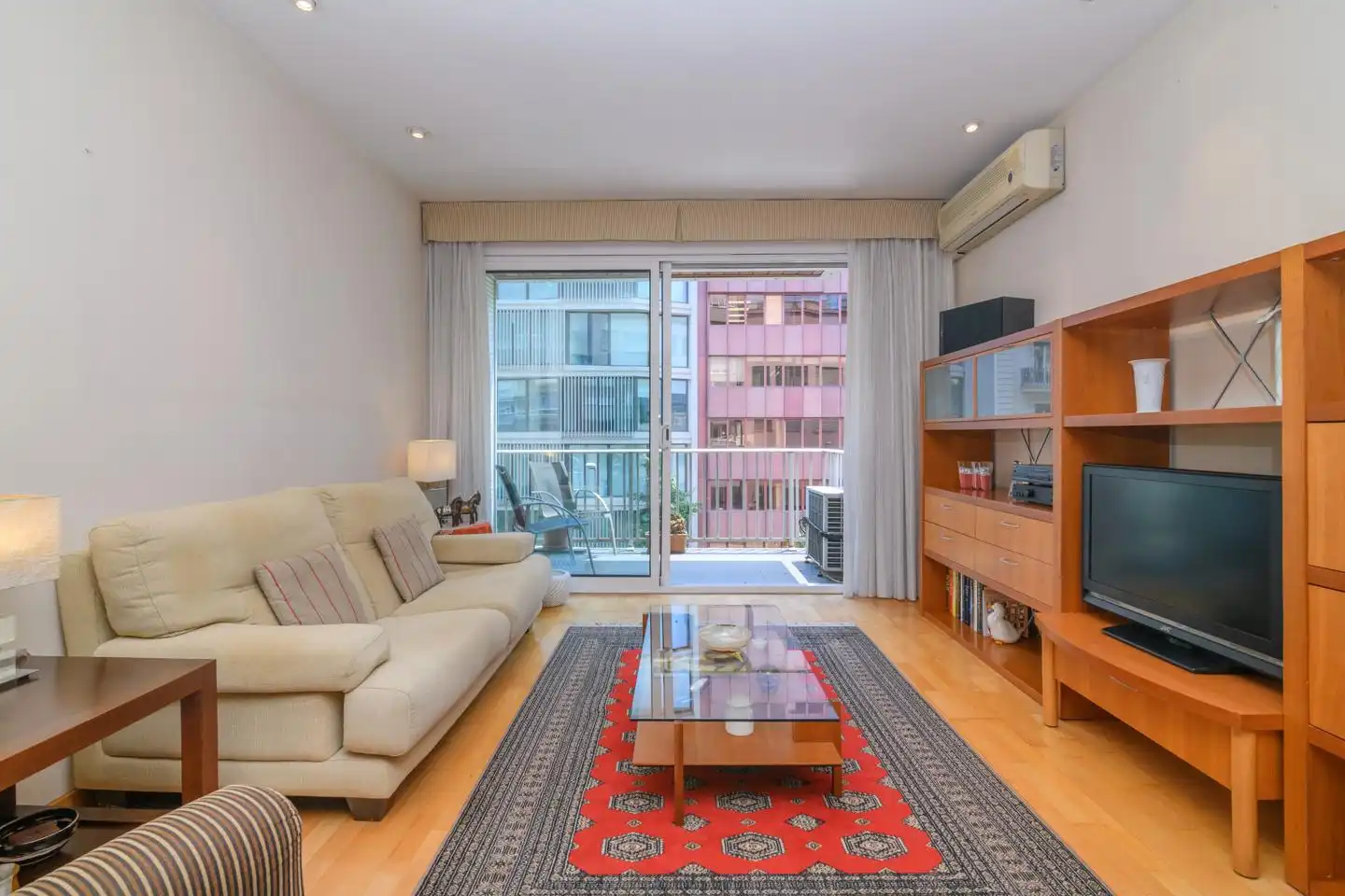 Sala d'estar de Pis en venda en Barcelona amb Aire condicionat, Calefacció i Parquet