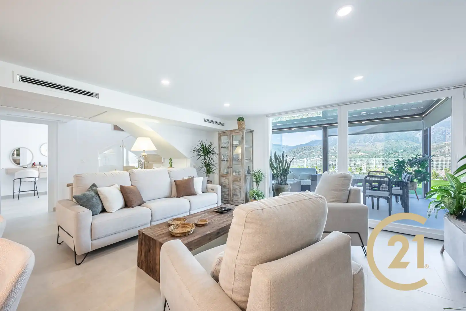 Sala d'estar de Casa o xalet en venda en Viñuela amb Jardí privat, Terrassa i Traster