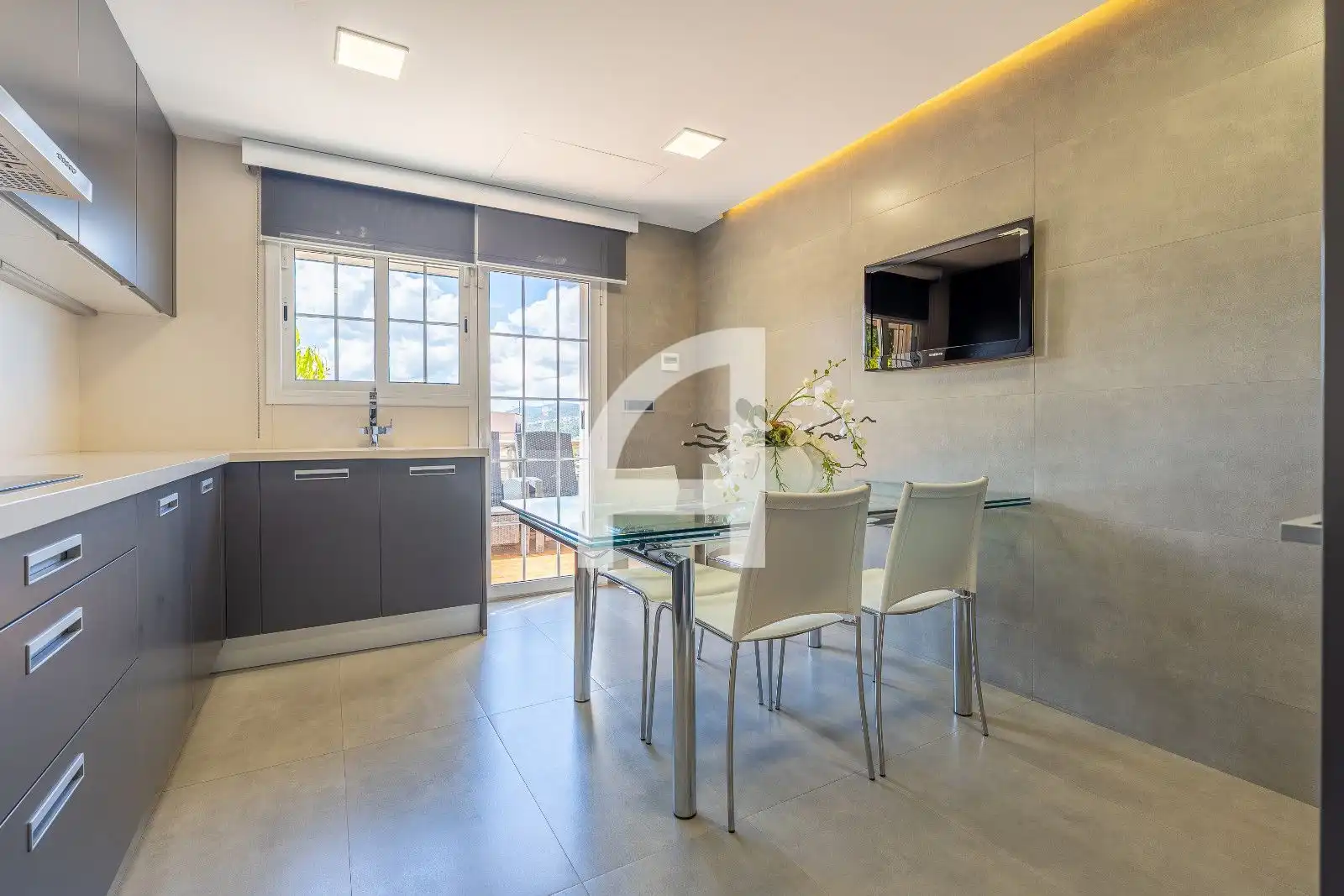 Cocina de Casa o chalet en venta en Molins de Rei con Aire acondicionado, Calefacción y Terraza