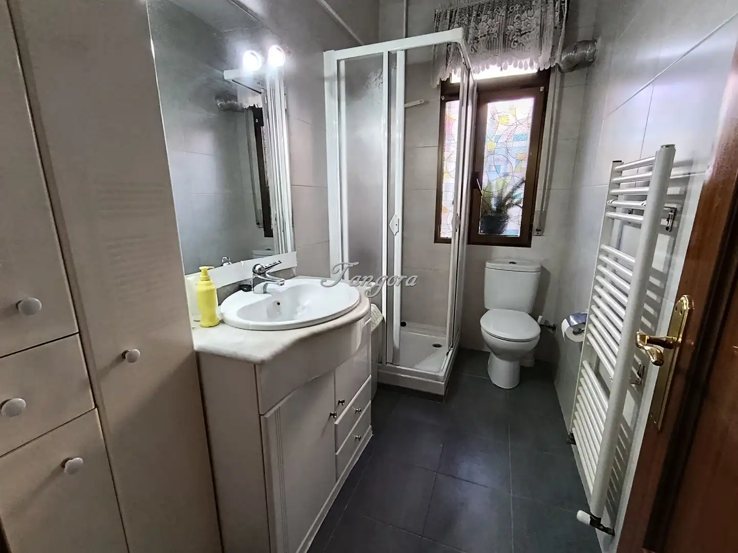 Bathroom of Flat for sale in Getxo   with Heating, Parquet flooring and Oven