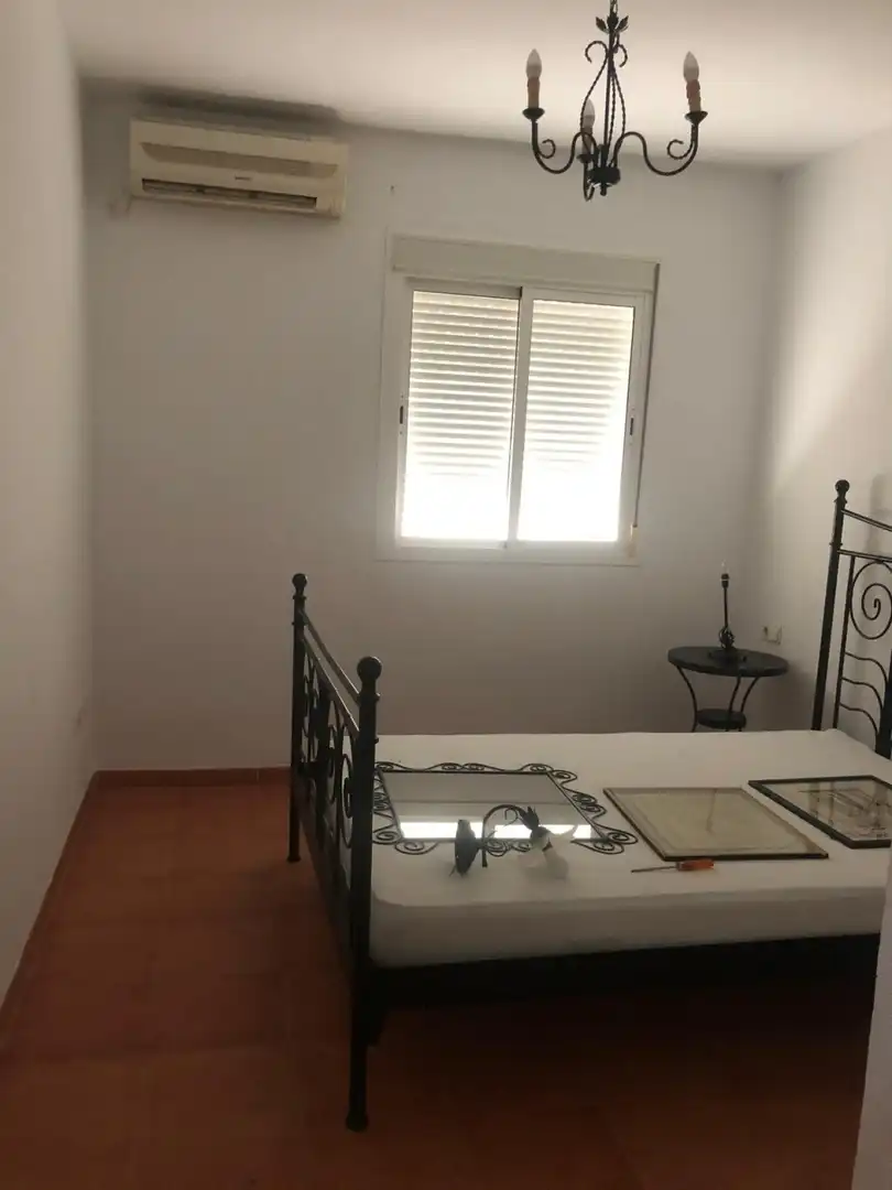 Habitación de Dúplex de alquiler en Dos Hermanas con Aire acondicionado, Calefacción y Jardín privado
