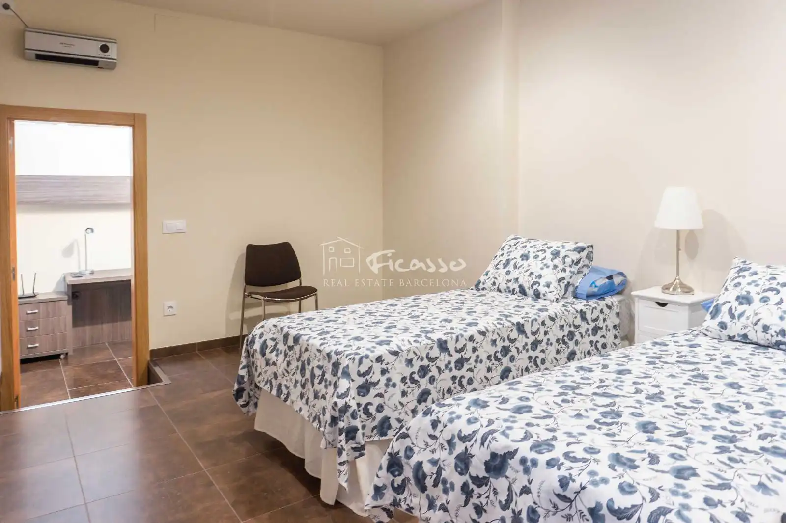 Bedroom of Duplexes for rent in Barcelona  with Air Conditioner, Heating and Parquet flooring