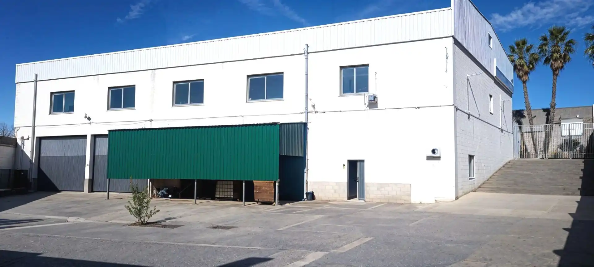 Industrial building for sale in Carretera de la Puebla 4