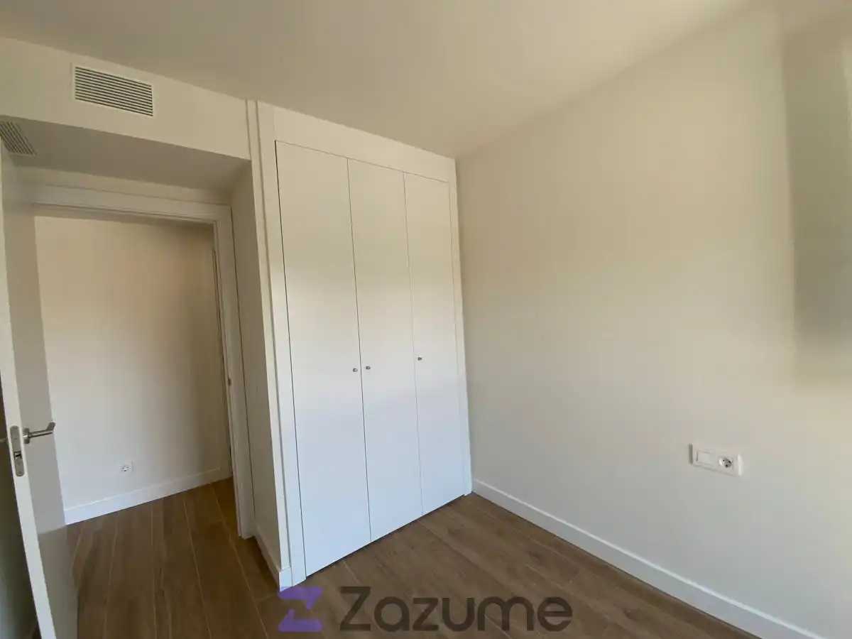 Bedroom of Flat for rent in Valencia  with Air Conditioner, Heating and Private garden