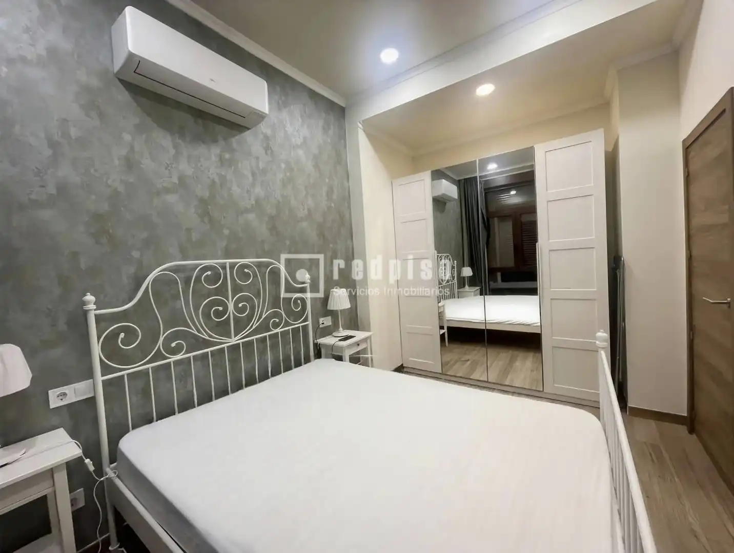 Bedroom of Apartments for sale in Madrid  with Air Conditioner
