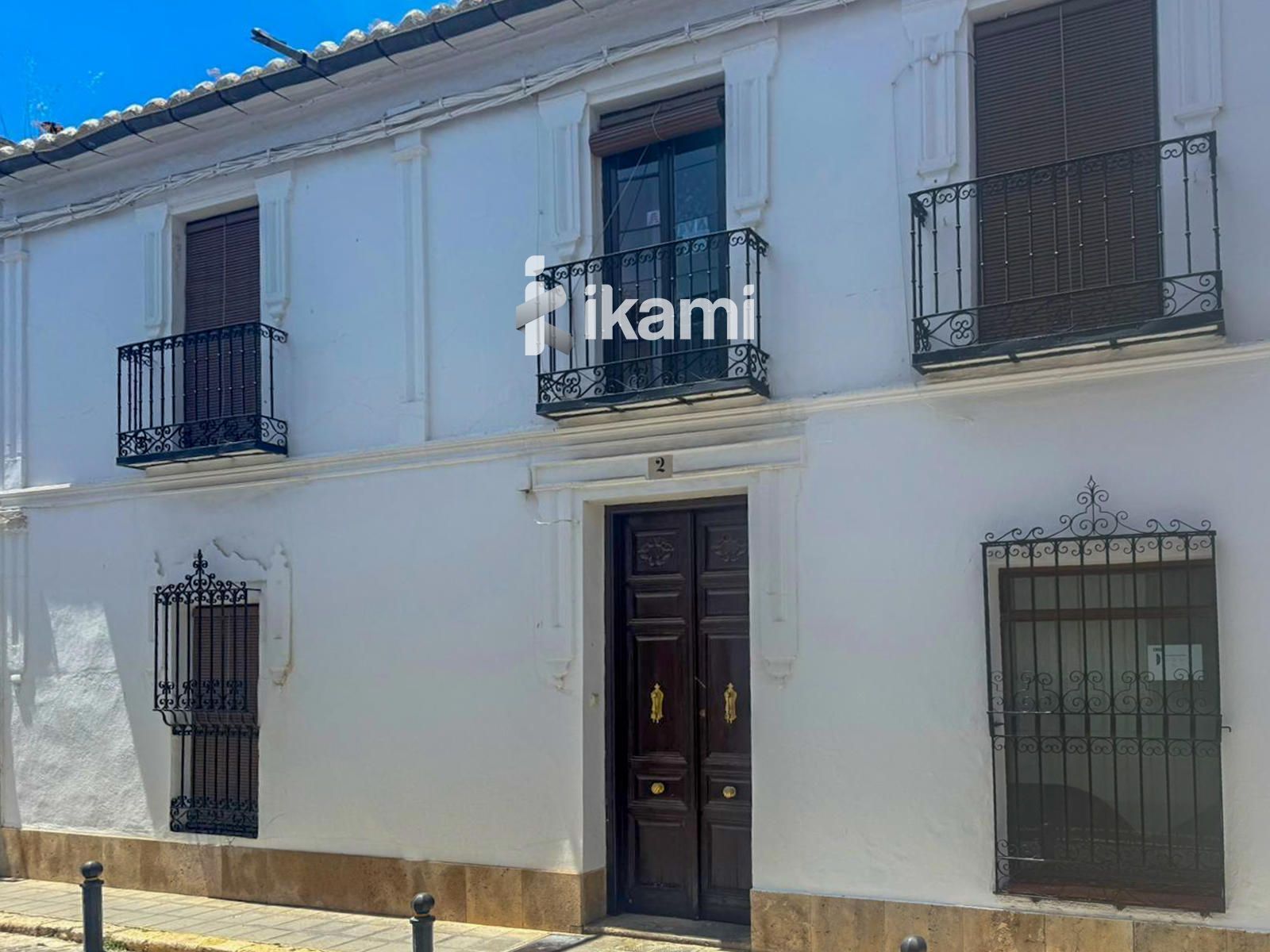 Vista exterior de Casa adosada en venda en Almagro amb Calefacció i Moblat