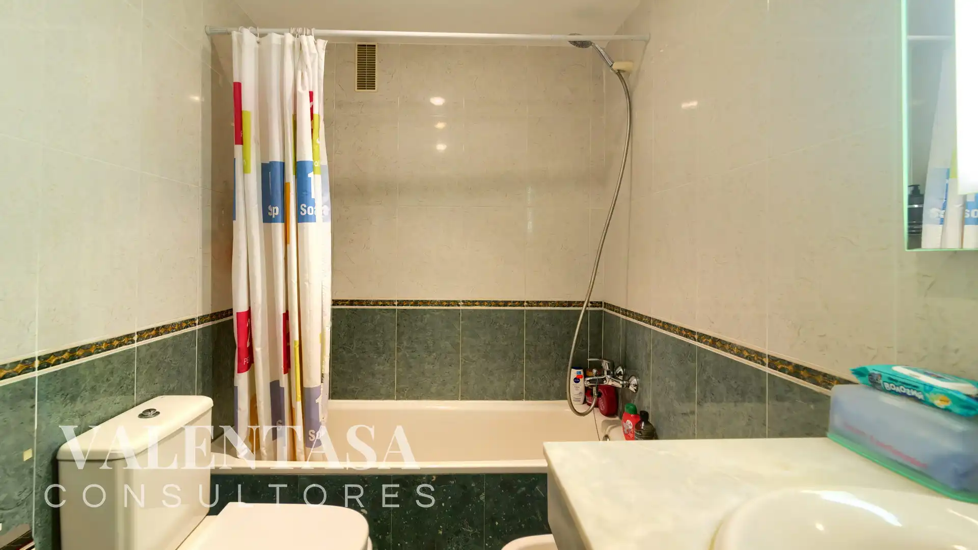 Bathroom of Flat for sale in Valencia  with Furnished and Community pool