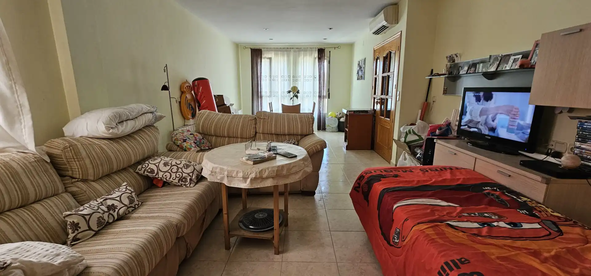 Sala d'estar de Casa adosada en venda en Totana amb Aire condicionat, Moblat i Forn