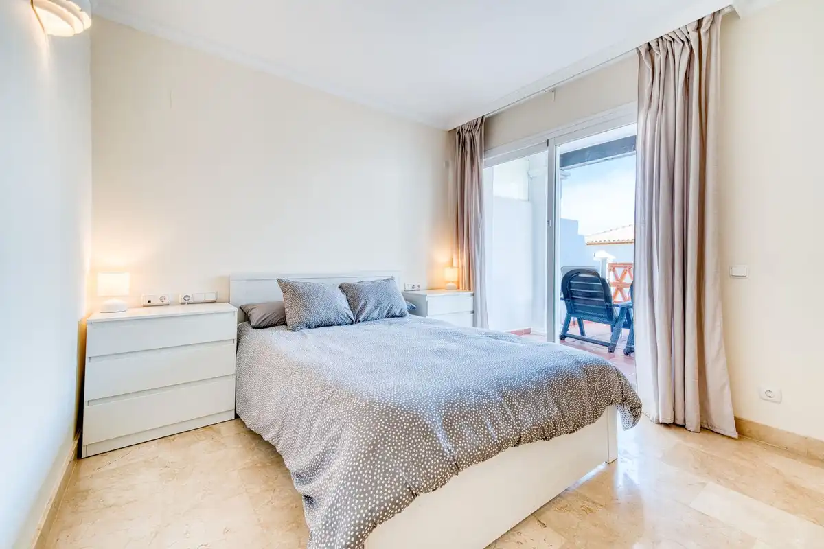 Dormitori de Planta baixa en venda en Mijas amb Aire condicionat, Terrassa i Piscina comunitària