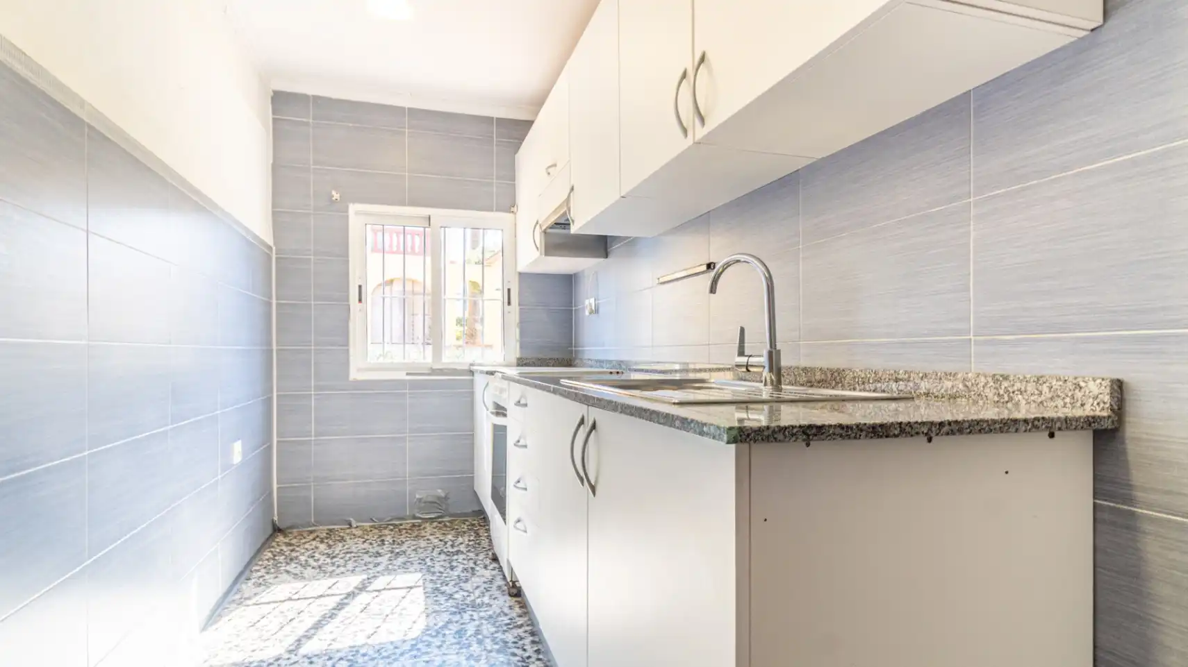 Küche von Haus oder Chalet zum Verkauf in Dénia mit Privatgarten, Terrasse und Abstellraum