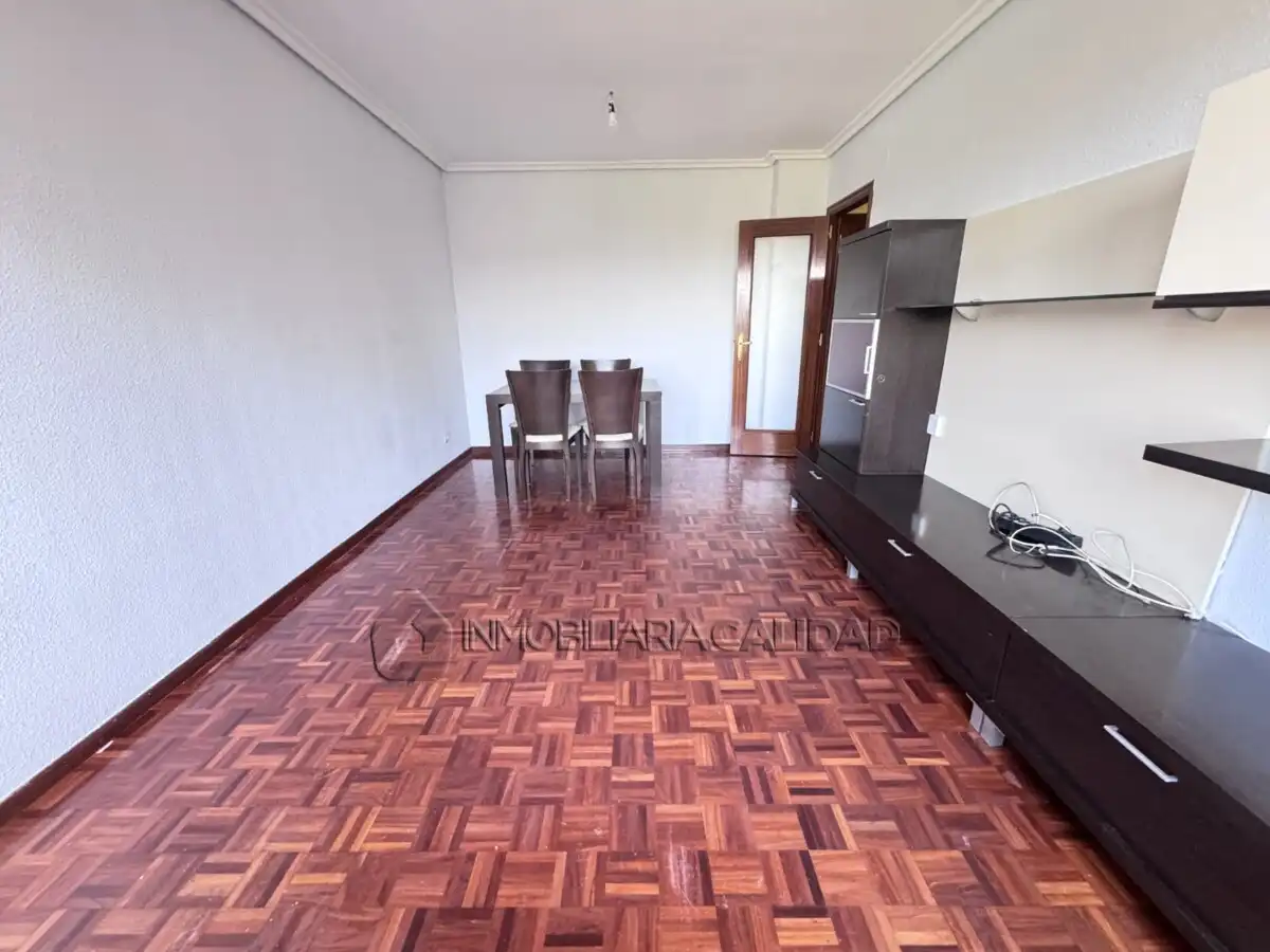 Sala d'estar de Pis en venda en Burgos amb Calefacció, Traster i Moblat