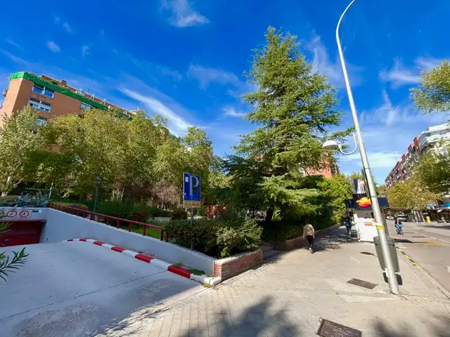 Aparcament de Pis en venda en Madrid amb Calefacció, Terrassa i Moblat