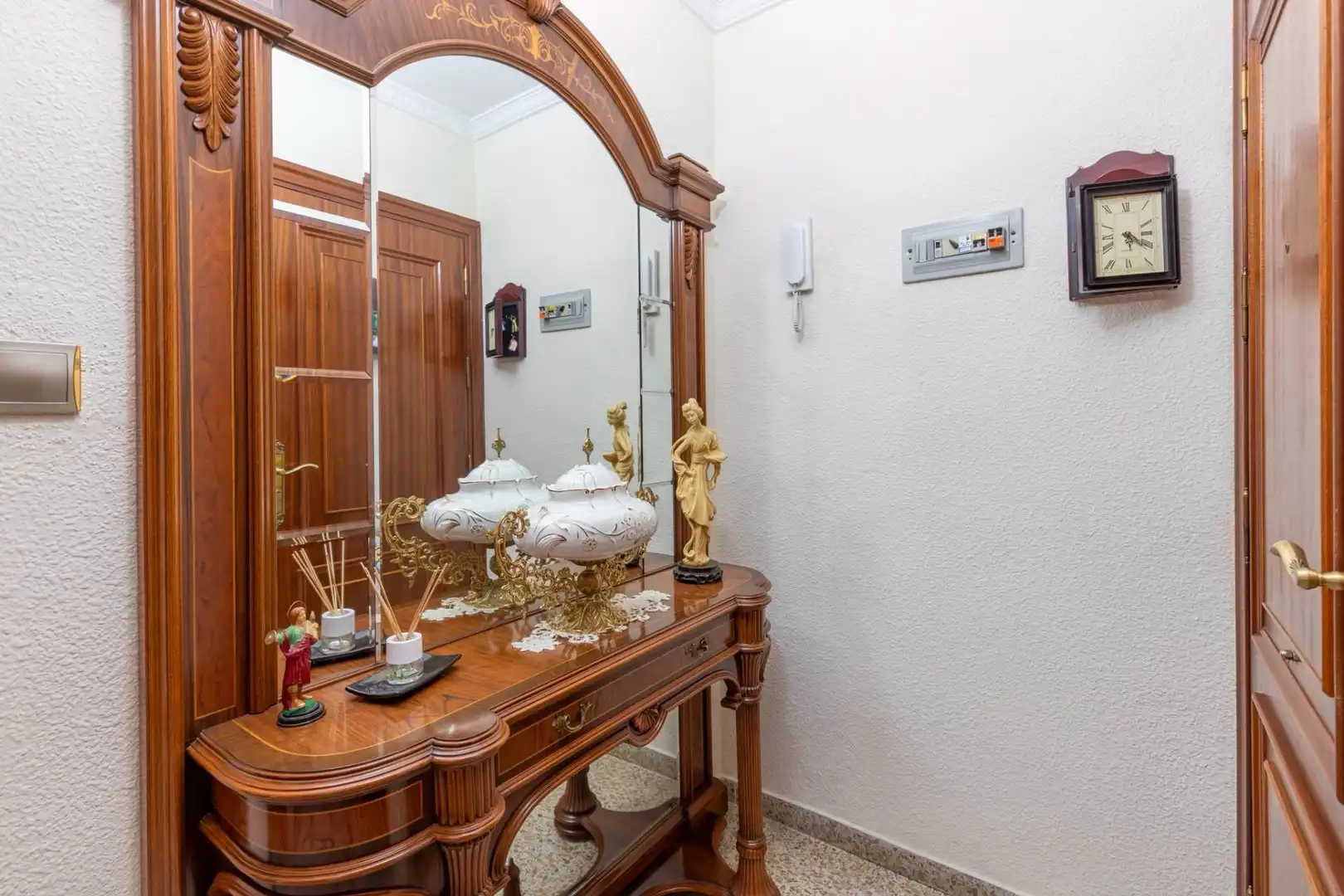 Piso en venta en Granada con Balcón