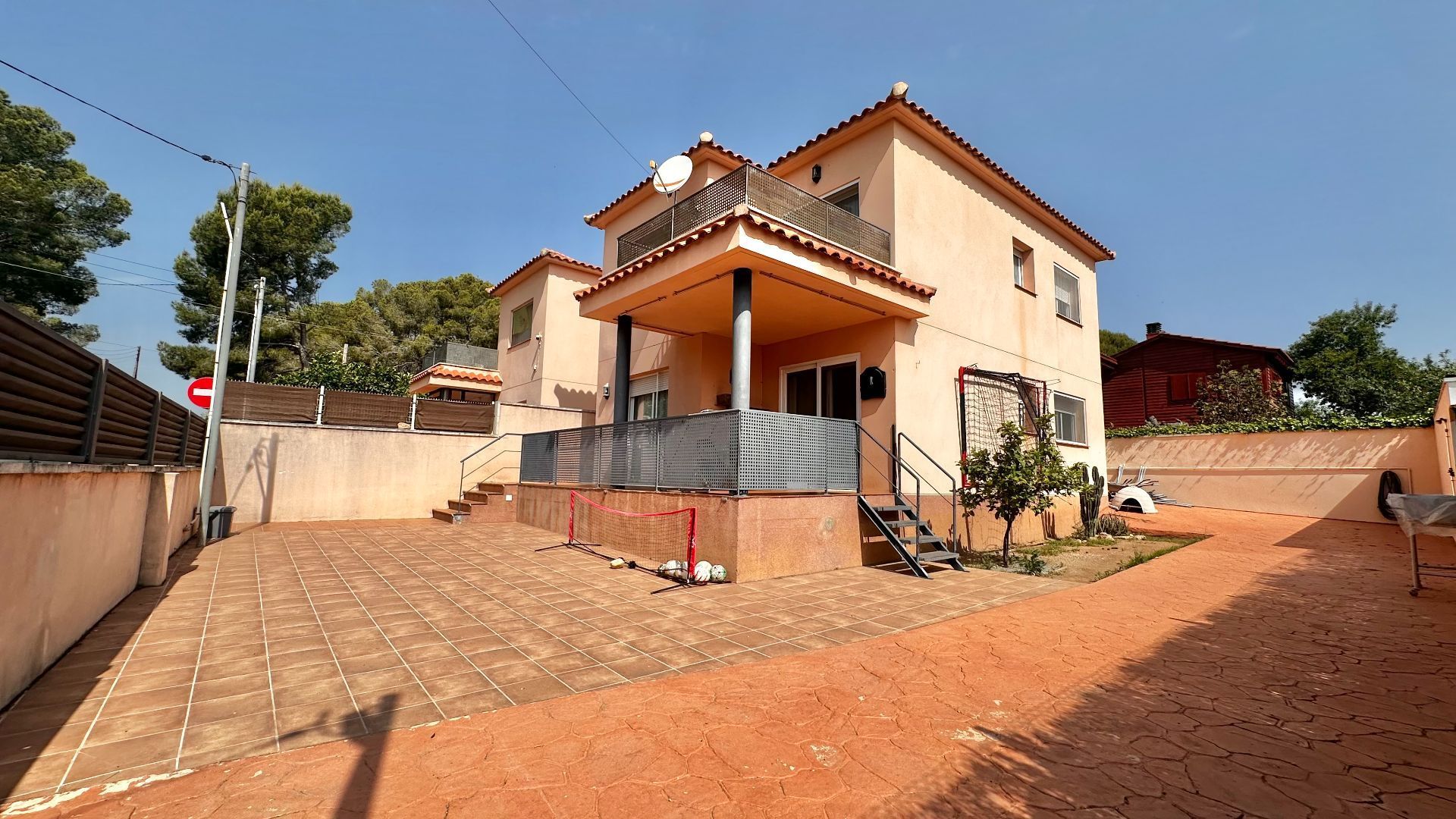 Exterior view of House or chalet for sale in Mont-roig del Camp  with Air Conditioner and Storage room
