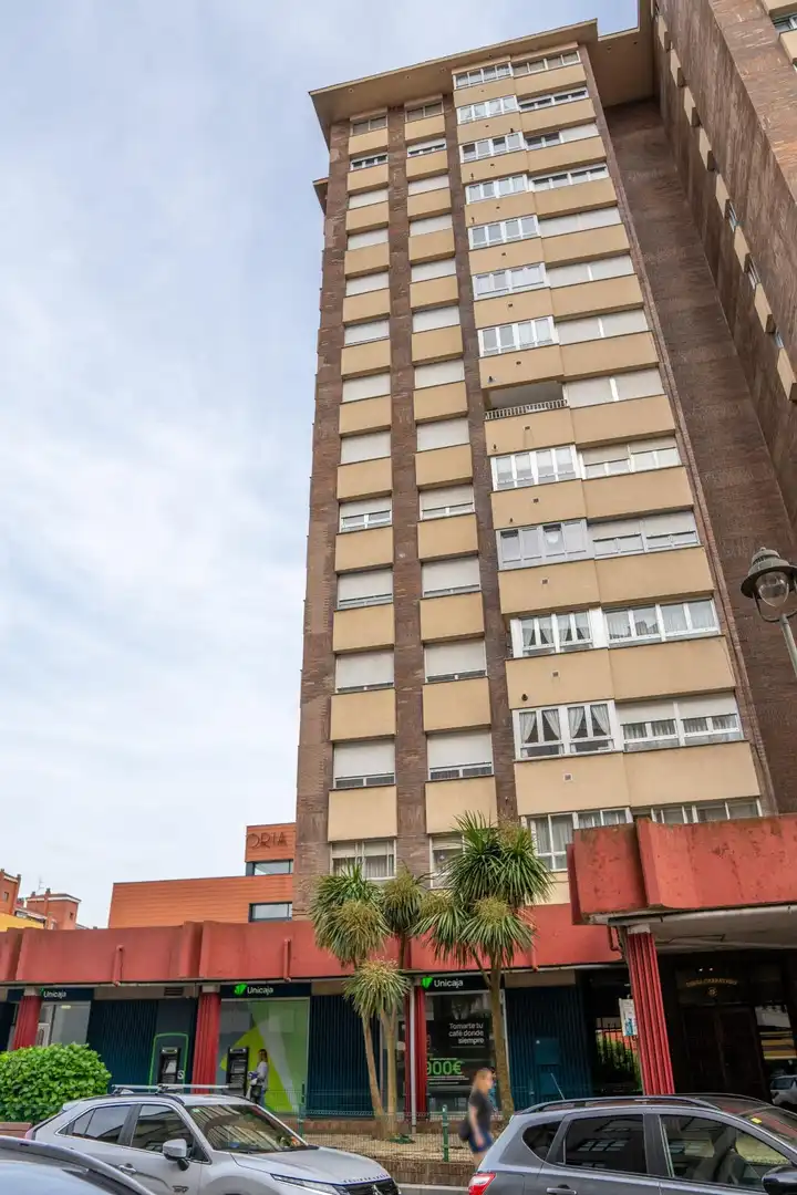 Vista exterior de Ático en venta en Avilés con Calefacción y Balcón