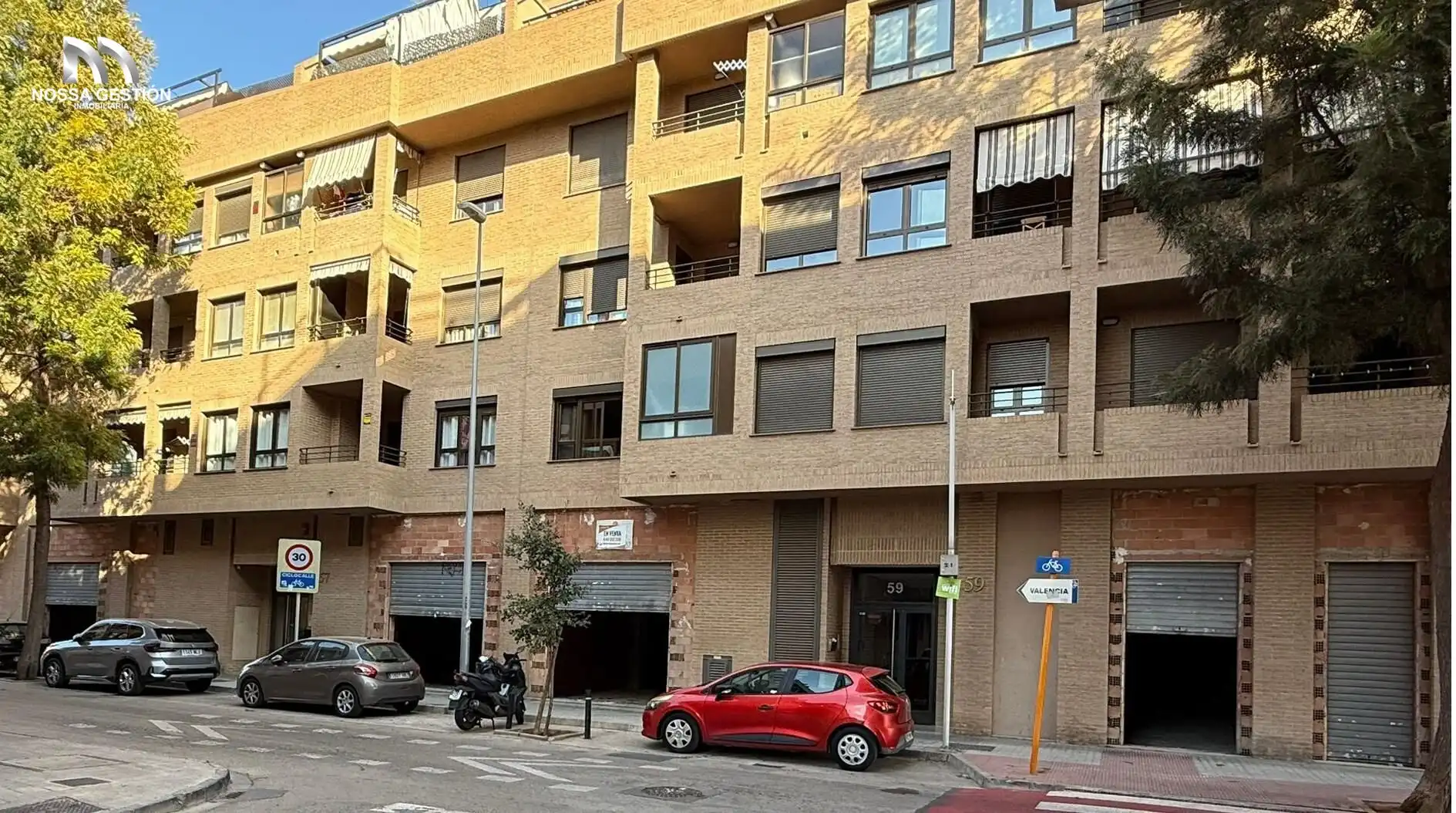 Vista exterior de Local en venta en Burjassot