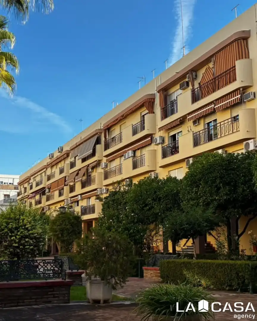 Vista exterior de Piso en venta en Sevilla con Balcón