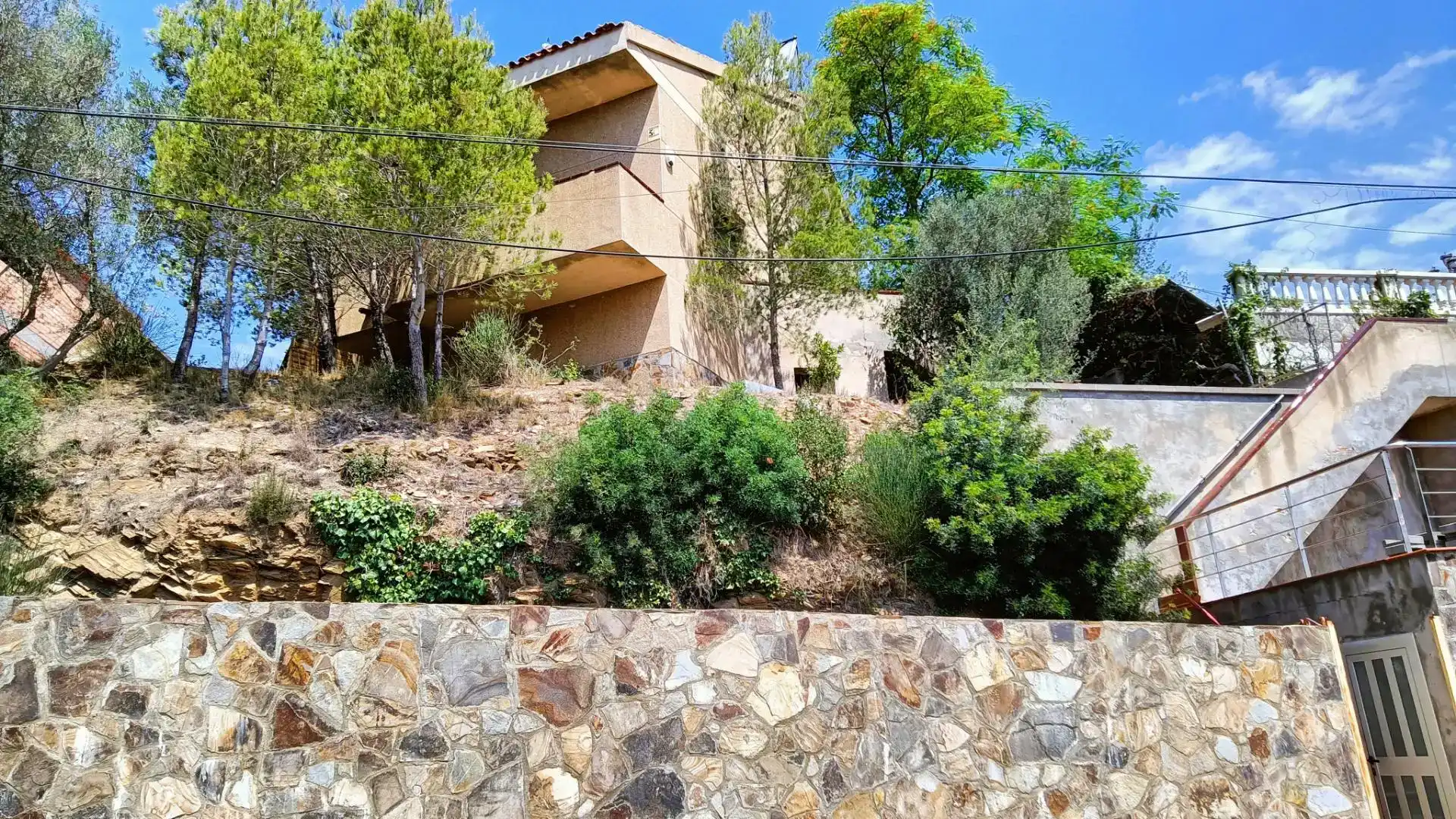 Vista exterior de Casa o xalet en venda en Torrelles de Llobregat amb Balcó