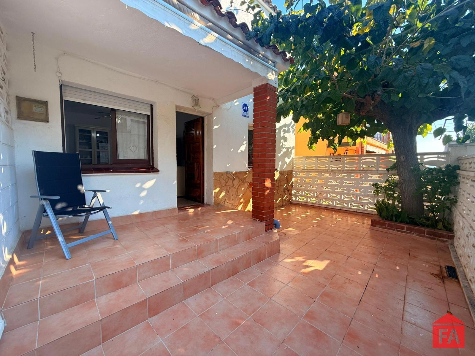 Vista exterior de Casa o xalet en venda en Albinyana amb Calefacció, Terrassa i Balcó