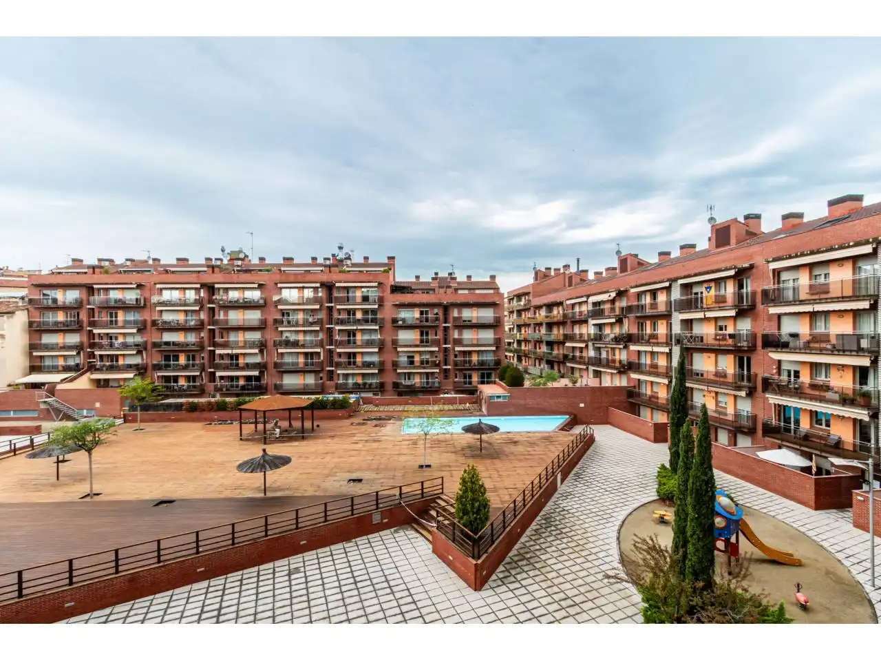 Vista exterior de Pis en venda en Manresa amb Aire condicionat, Calefacció i Parquet