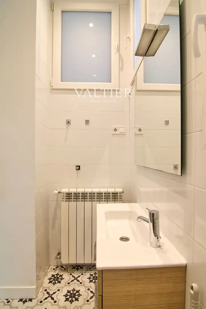 Bathroom of Flat for rent in Madrid  with Furnished