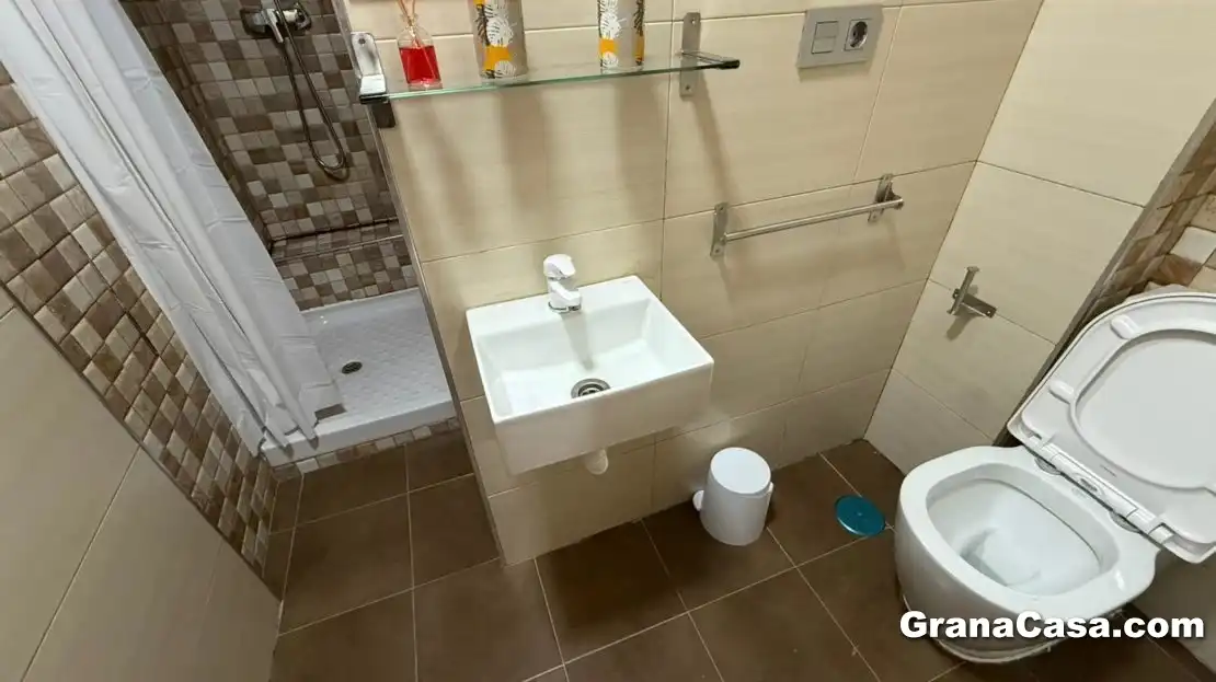 Badezimmer von Wohnung zur Miete in Granada mit Klimaanlage, Heizung und Möbliert