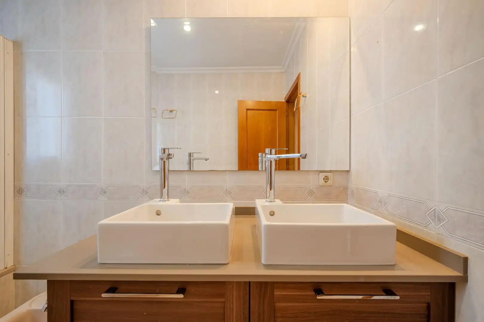 Bathroom of Houses for rent in Girona  with Air Conditioner, Heating and Private garden